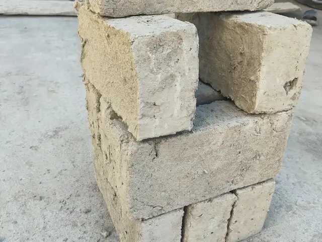 Хишти хом, Исфара