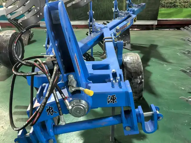 Плуг навесной поворотный 1LYF-430, Душанбе