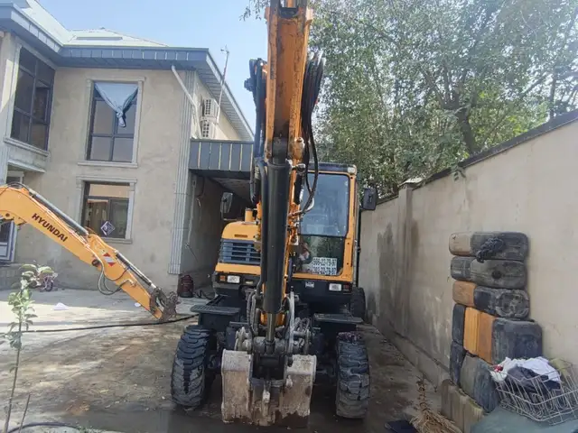 Экскаватор, Душанбе