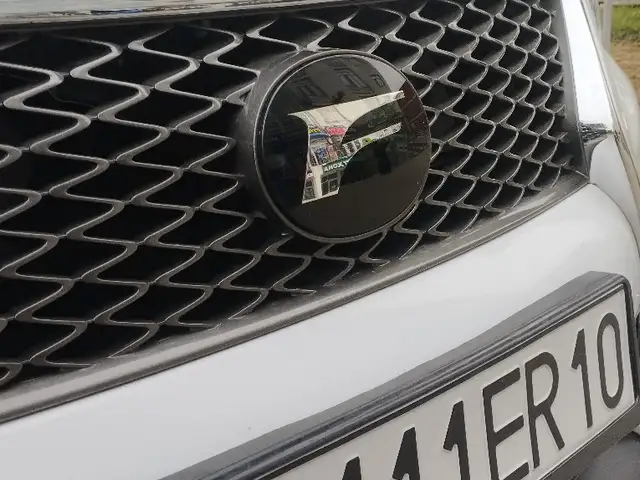 Передний знак от Lexus, Душанбе