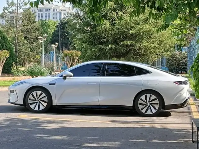 Geely Galaxy E8
