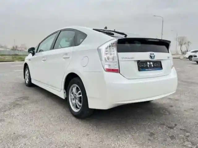 Задние не-тонированные стёкла от Toyota Prius, Душанбе