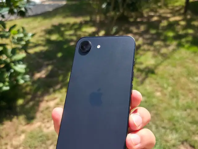 Apple iPhone 16e, 128 gb, Душанбе