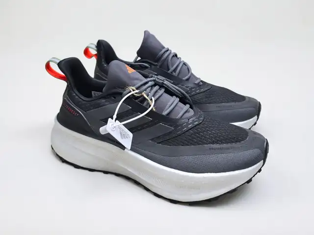Кроссовки Adidas, Душанбе