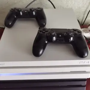 Игровая приставка Sony PlayStation 4 Pro версия 9.00, Хуҷанд