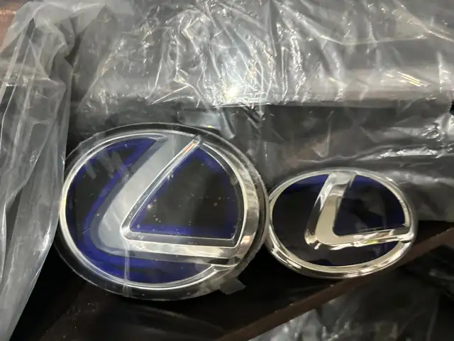 Знак на Lexus, Душанбе