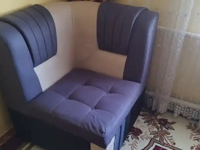 Угловой диван, Бобоҷон Ғафуров