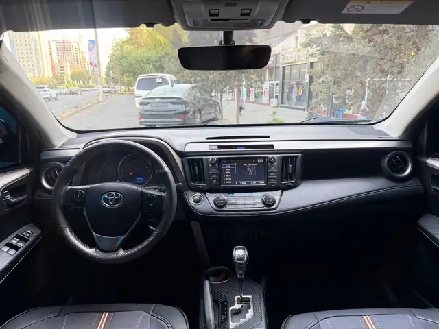 Toyota RAV 4, 2015, Душанбе - 9