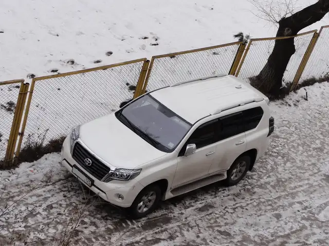 лобовое стекло от Toyota Prado fj150, Душанбе