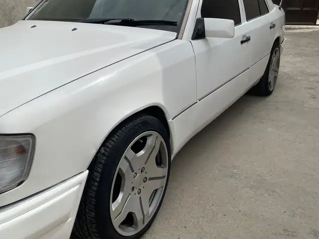 Mercedes-Benz W124