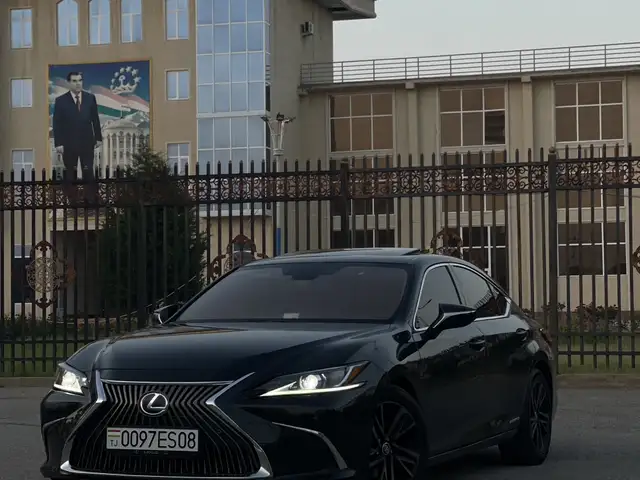 Lexus ES series