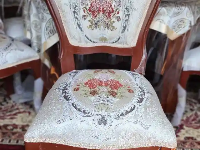 Стол и стулья, Ванҷ