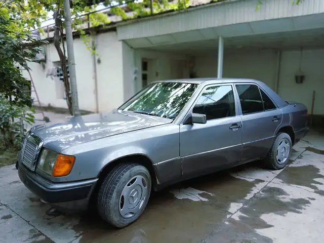 Mercedes-Benz W124