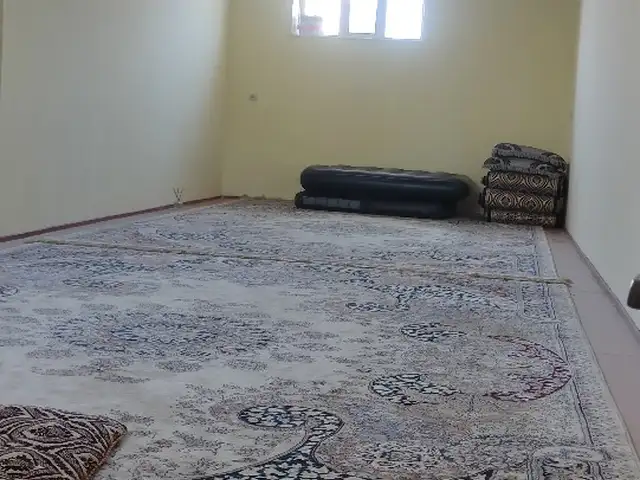 Комната в 1-комн. квартире, цокольный этаж, Гипразем Церковь, Душанбе