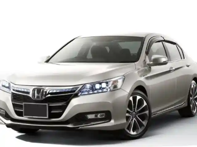 Лобовое стекло на Honda Accord 2014, Истаравшан