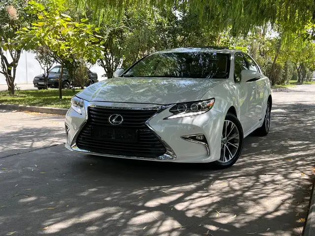 Lexus ES series