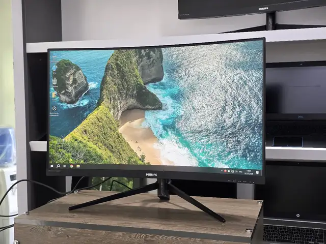 Изогнутый монитор Philips 32-дюм 240Hz, Душанбе
