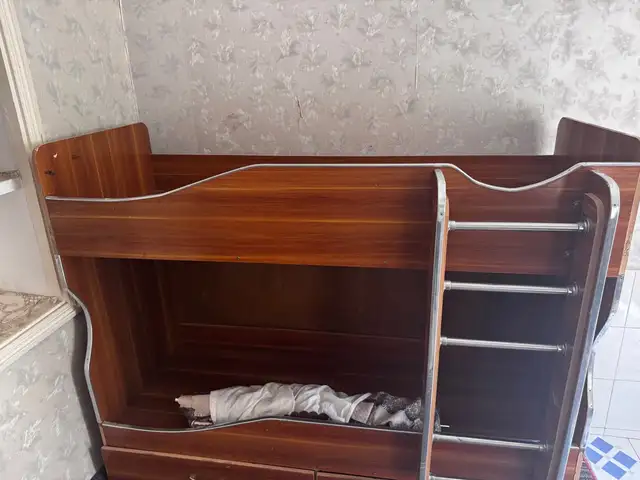 Детская двухъярусная кровать, Бобоҷон Ғафуров