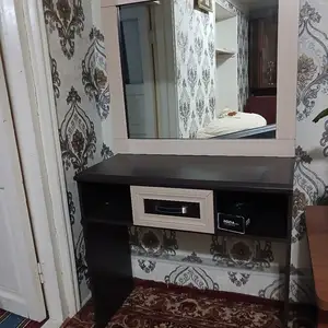 Трюмо, Бобоҷон Ғафуров