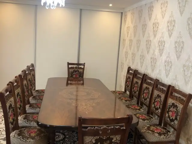 Стол с стульями, Хуҷанд