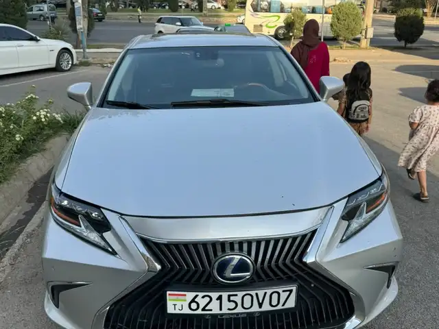 Lexus ES series
