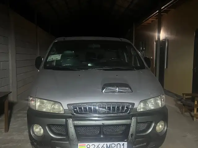 Микроавтобус Hyundai Starex, 2002, Норак