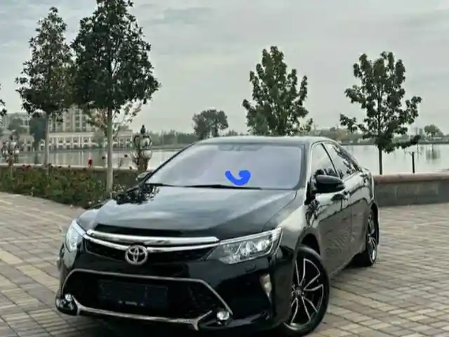 Лобовое стекло фиолетовое на Toyota Camry 5, Душанбе