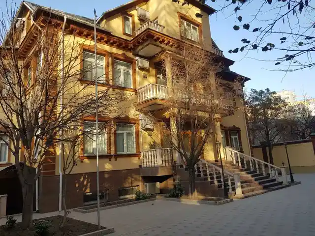 3-этажный, 16 комнатный дом, 1200 м², сомони, Душанбе