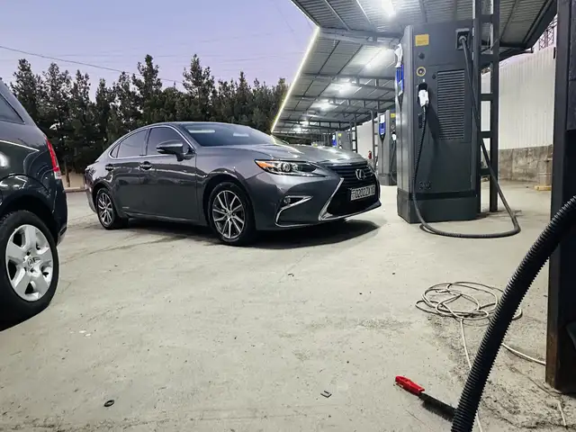 Lexus ES series
