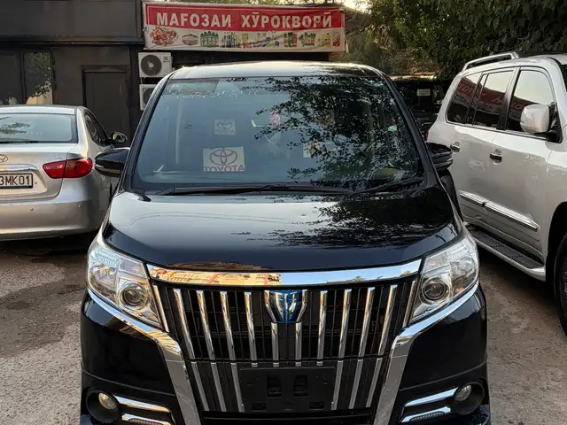 Минивэн Toyota Voxy, 2015, Душанбе