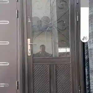 Стеклянная дверь, Душанбе