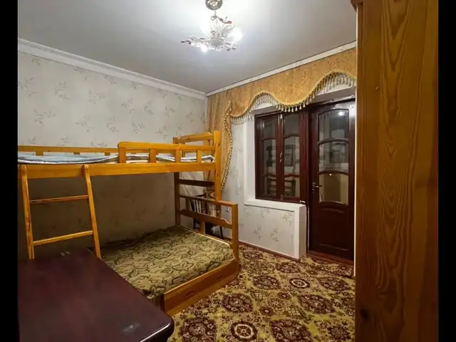3-комн. квартира, 4 этаж, 75м², Универмаг, Худжанд