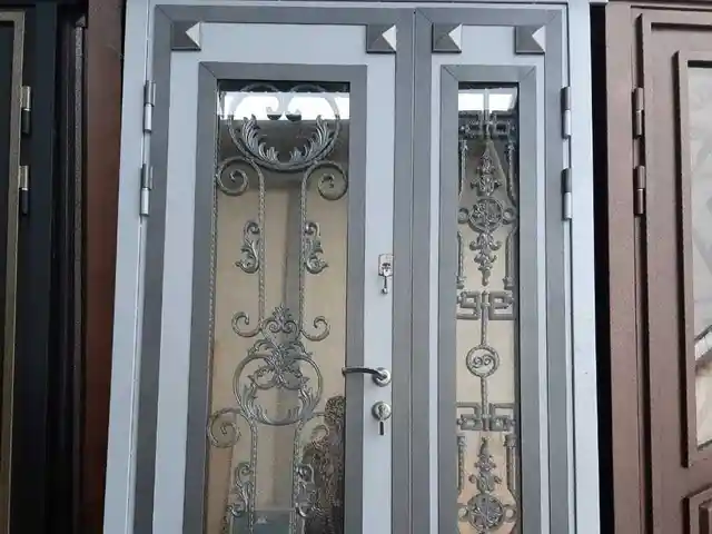 Дверь, Душанбе
