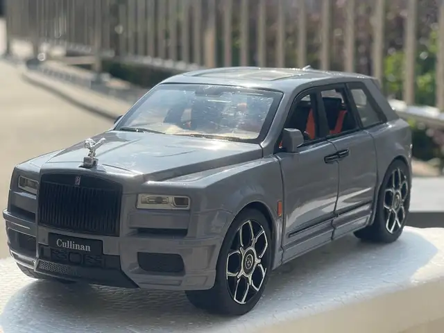 Машинка Rolls Royce Cullinan, Худжанд