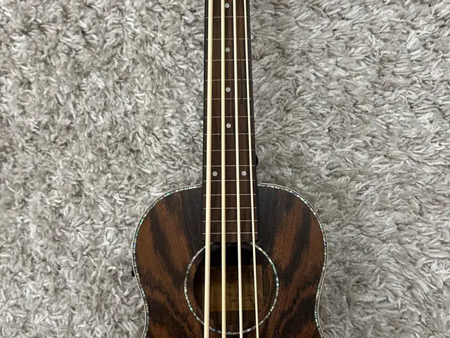 Гитара Bass Ukulele, Душанбе