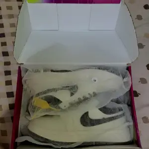 Кроссовки Nike Jordan, Худжанд