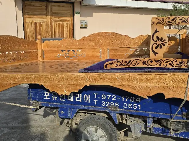 Тапчан со скамейками, Исфара