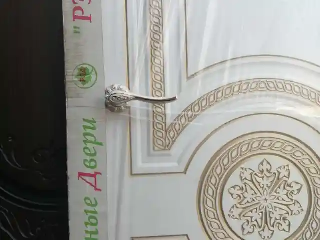 Дверь, Душанбе