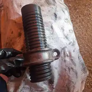 Резьба Барои Домкратсози, Душанбе