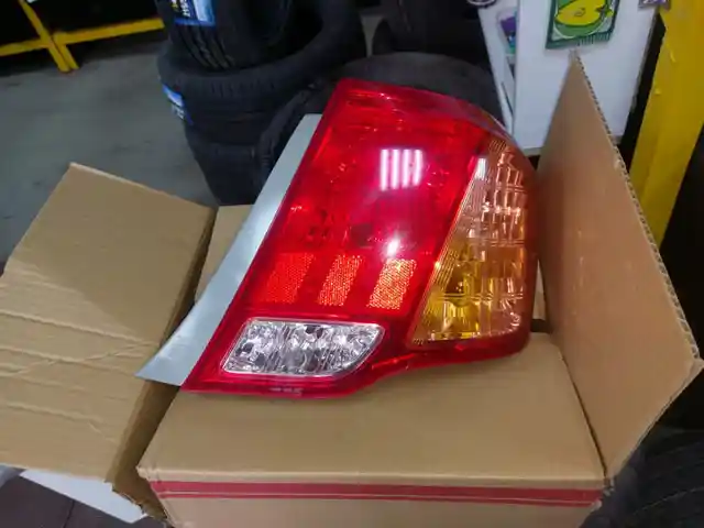 Задние стоп фонари на Toyota Axio, Душанбе
