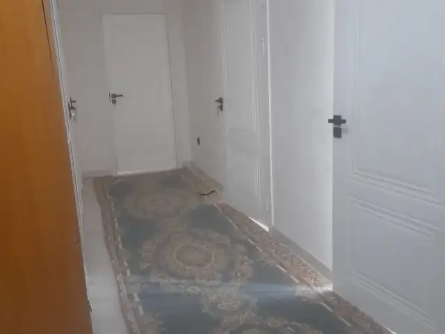 Комната в 3-комн. квартире, 3 этаж, 56м², Маҳаллаи Зарафшон, назди бозорча., Душанбе