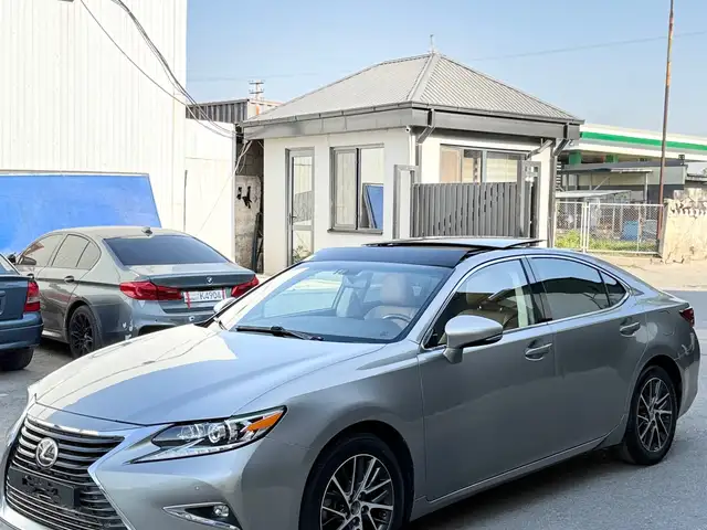 Lexus ES series