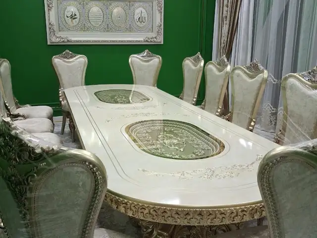 Стол и стулья, Хуҷанд