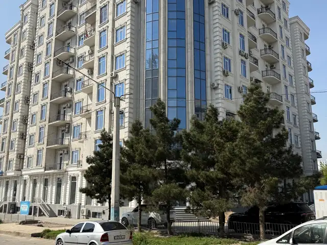 Помещение под магазин / салон, 110м², 33 мкр, Хуҷанд