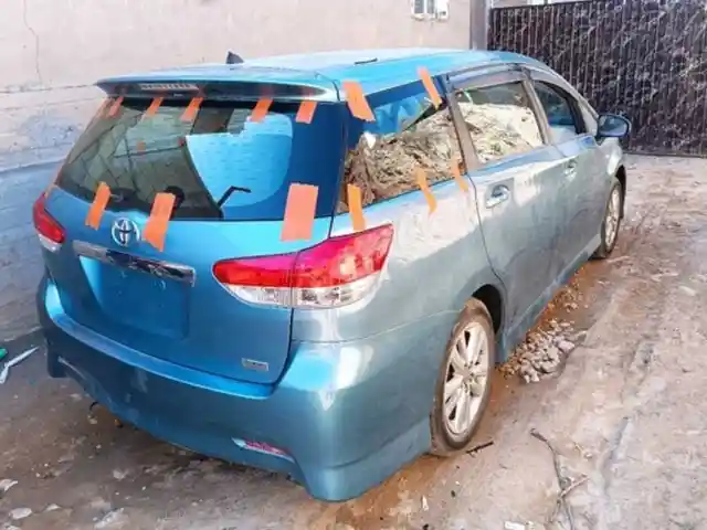 Задние не тонированные стекла на Toyota Wish, Душанбе