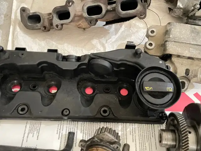 Клапанная крышка на Volkswagen Golf mk6 2.0 tdi, Худжанд