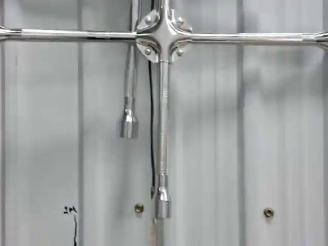 Баллонный ключ, Душанбе