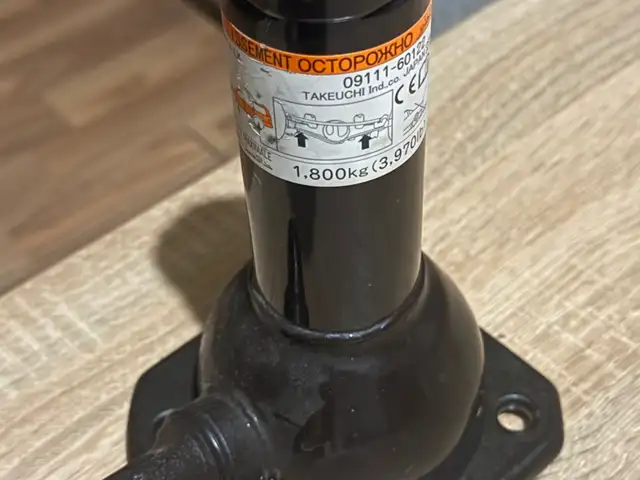 Домкрат Toyota LC200, Душанбе