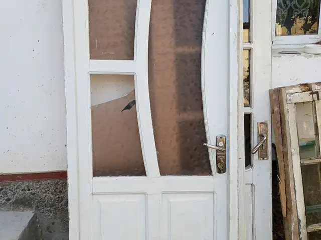 Дверь, Бобоҷон Ғафуров
