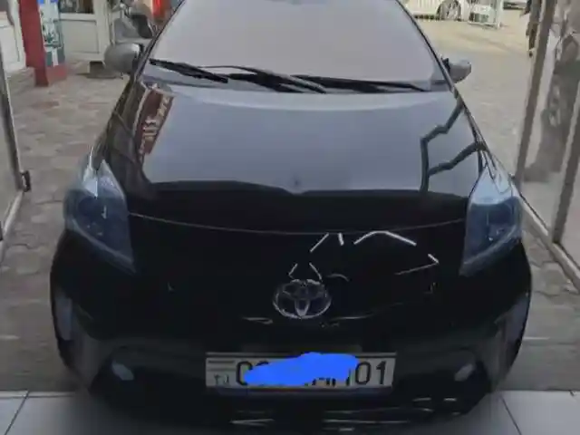 Лобовое стекло йодовое для Toyota Prius, Душанбе